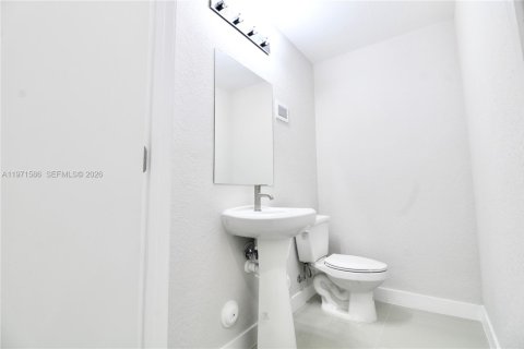 Townhouse in Homestead, Florida 3 bedrooms, 129.88 sq.m. № 2042716 - photo 23