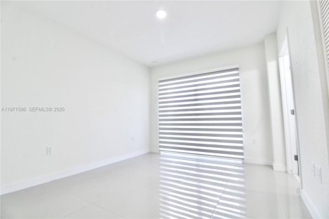 Townhouse in Homestead, Florida 3 bedrooms, 129.88 sq.m. № 2042716 - photo 13