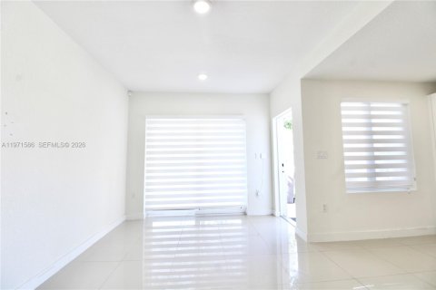 Townhouse in Homestead, Florida 3 bedrooms, 129.88 sq.m. № 2042716 - photo 6