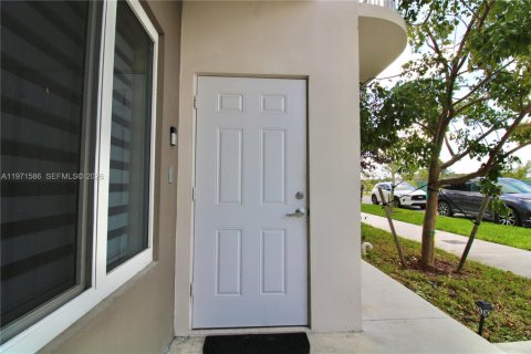 Townhouse in Homestead, Florida 3 bedrooms, 129.88 sq.m. № 2042716 - photo 22
