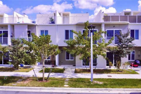 Townhouse in Homestead, Florida 3 bedrooms, 129.88 sq.m. № 2042716 - photo 5