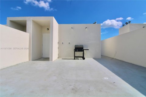 Townhouse in Homestead, Florida 3 bedrooms, 129.88 sq.m. № 2042716 - photo 3