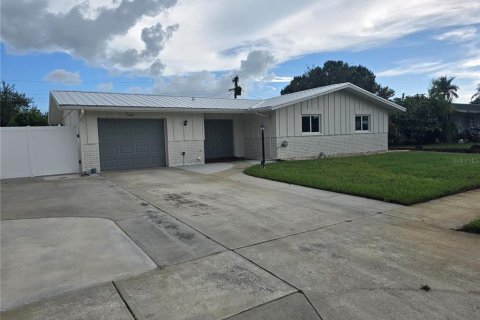 House in Sarasota, Florida 3 bedrooms, 110 sq.m. № 2351581