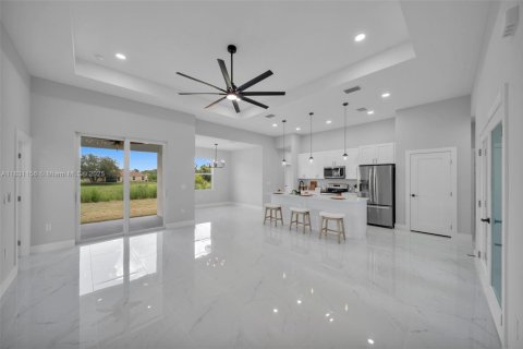 House in Lehigh Acres, Florida 3 bedrooms, 159.79 sq.m. № 1809494 - photo 5