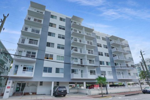 Кондоминиум с 1 спальней в Майами-Бич, Флорида № 2008947