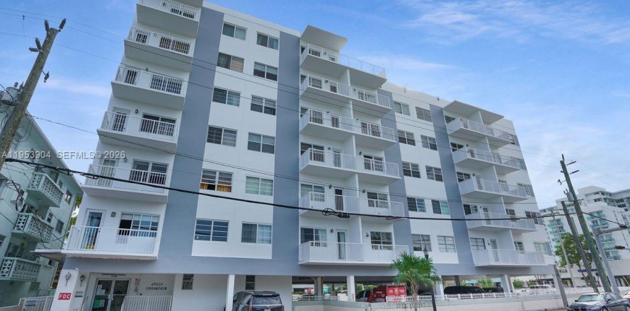 Кондоминиум с 1 спальней в Майами-Бич, Флорида № 2008947