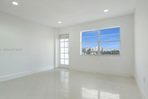 Купить кондоминиум в Майами-Бич, Флорида 1 спальня, 73.58м2, № 2008947 - фото 2