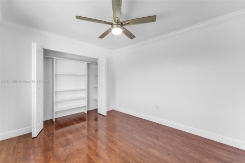 House in Miami, Florida 4 bedrooms, 231.14 sq.m. № 1952513 - photo 21