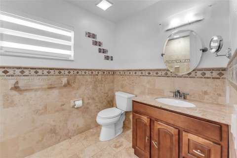 House in Miami, Florida 4 bedrooms, 231.14 sq.m. № 1952513 - photo 22