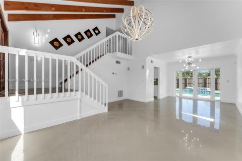 House in Miami, Florida 4 bedrooms, 231.14 sq.m. № 1952513 - photo 6