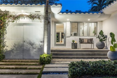 Villa ou maison à vendre à Miami, Floride: 2 chambres, 134.89 m2 № 1972029 - photo 6