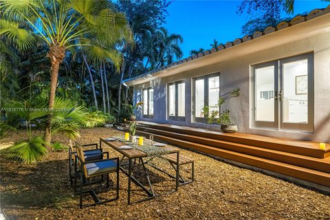 Villa ou maison à vendre à Miami, Floride: 2 chambres, 134.89 m2 № 1972029 - photo 4
