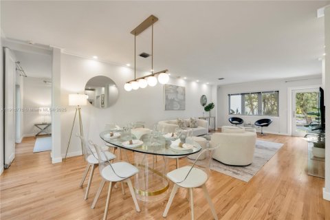 Villa ou maison à vendre à Miami, Floride: 2 chambres, 134.89 m2 № 1972029 - photo 22