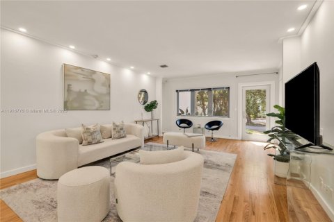 Villa ou maison à vendre à Miami, Floride: 2 chambres, 134.89 m2 № 1972029 - photo 10