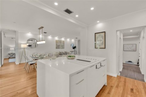 Villa ou maison à vendre à Miami, Floride: 2 chambres, 134.89 m2 № 1972029 - photo 20