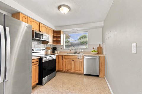 House in Seminole, Florida 3 bedrooms, 109.81 sq.m. № 2400299 - photo 7