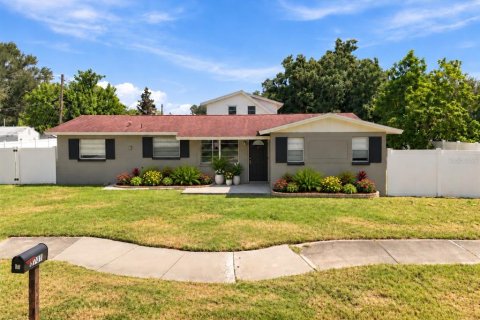 House in Seminole, Florida 3 bedrooms, 109.81 sq.m. № 2400299
