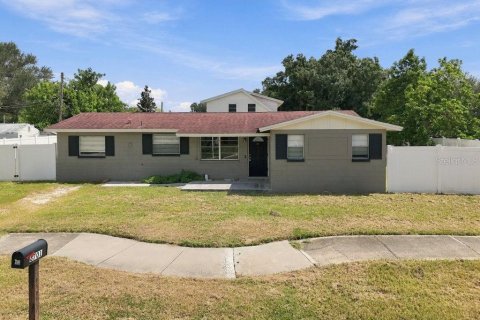 House in Seminole, Florida 3 bedrooms, 109.81 sq.m. № 2400299 - photo 12