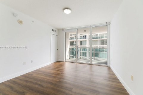 Condo in Miami, Florida, 2 bedrooms № 2068435 - photo 4