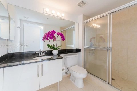 Condo in Miami, Florida, 2 bedrooms № 2068435 - photo 7