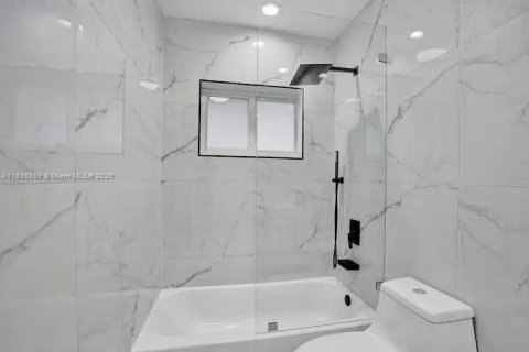 House in Fort Lauderdale, Florida 5 bedrooms, 199.28 sq.m. № 2013055 - photo 18