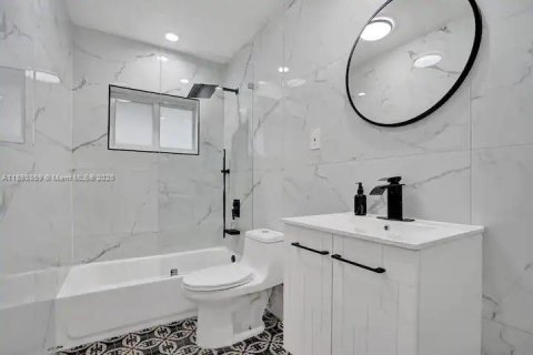 House in Fort Lauderdale, Florida 5 bedrooms, 199.28 sq.m. № 2013055 - photo 19