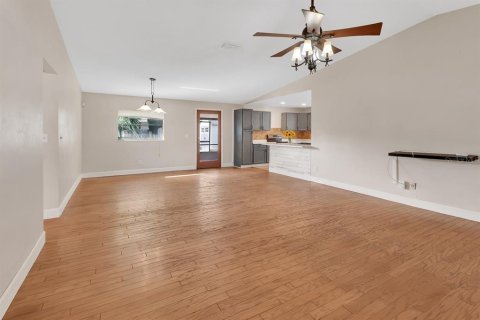 Casa en venta en South Daytona, Florida, 4 dormitorios, 149.2 m2 № 2384472 - foto 6