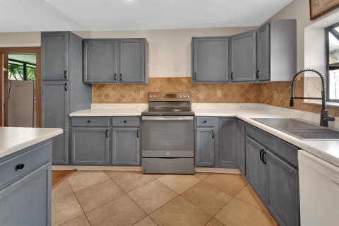 Casa en venta en South Daytona, Florida, 4 dormitorios, 149.2 m2 № 2384472 - foto 11