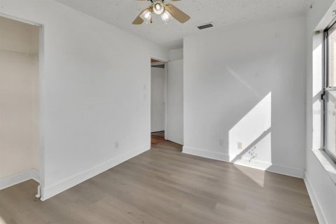 Casa en venta en South Daytona, Florida, 4 dormitorios, 149.2 m2 № 2384472 - foto 21