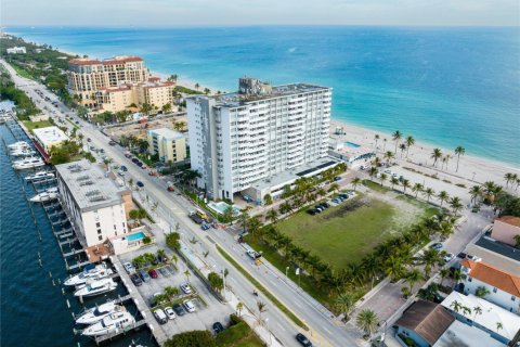 Condo in Hollywood, Florida, 2 bedrooms  № 934486 - photo 1