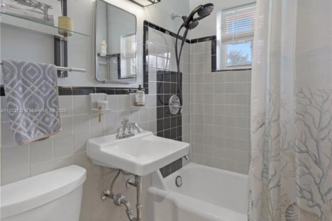 Villa ou maison à vendre à Fort Lauderdale, Floride: 2 chambres, 79.62 m2 № 1930115 - photo 25