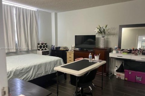 Condominio en alquiler en Miami, Florida, 4 dormitorios, 135.54 m2 № 2010247 - foto 8