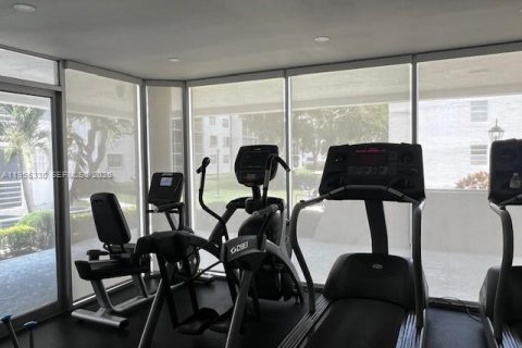 Condominio en alquiler en Miami, Florida, 4 dormitorios, 135.54 m2 № 2010247 - foto 16