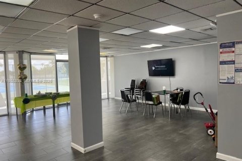 Condominio en alquiler en Miami, Florida, 4 dormitorios, 135.54 m2 № 2010247 - foto 14