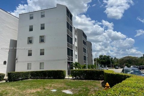 Condominio en Miami, Florida, 4 dormitorios  № 2010247