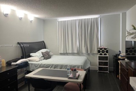 Condominio en alquiler en Miami, Florida, 4 dormitorios, 135.54 m2 № 2010247 - foto 11