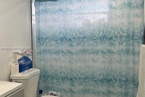 Condominio en alquiler en Miami, Florida, 4 dormitorios, 135.54 m2 № 2010247 - foto 9