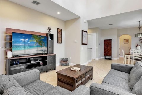 House in Naples, Florida 3 bedrooms № 1891688 - photo 13
