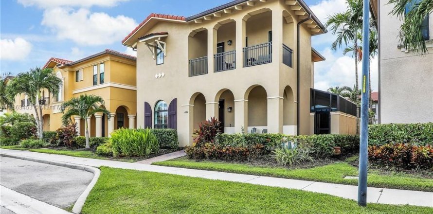 House in Naples, Florida 3 bedrooms № 1891688