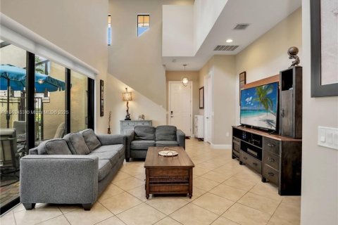 House in Naples, Florida 3 bedrooms № 1891688 - photo 10