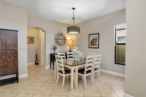 House in Naples, Florida 3 bedrooms № 1891688 - photo 17