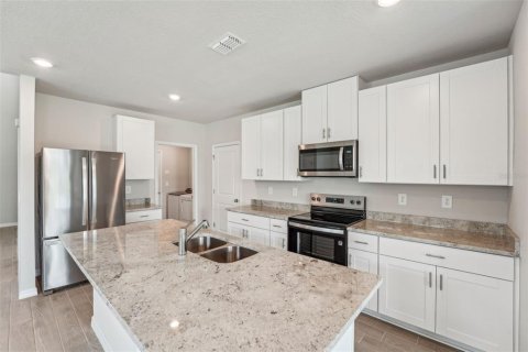 House in Plant City, Florida 4 bedrooms, 201.41 sq.m. № 1750647 - photo 2