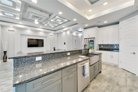 House in Apollo Beach, Florida 4 bedrooms, 198.81 sq.m. № 1339310 - photo 17