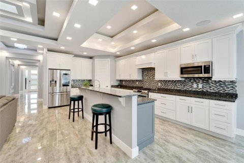 House in Apollo Beach, Florida 4 bedrooms, 198.81 sq.m. № 1339310 - photo 14