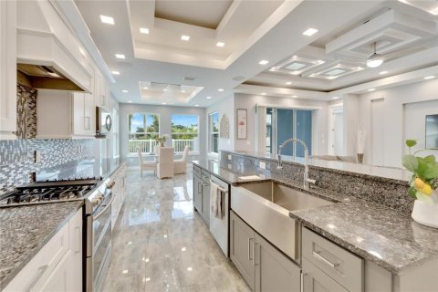 House in Apollo Beach, Florida 4 bedrooms, 198.81 sq.m. № 1339310 - photo 18