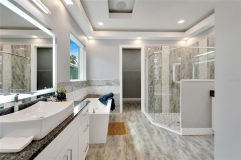 House in Apollo Beach, Florida 4 bedrooms, 198.81 sq.m. № 1339310 - photo 30