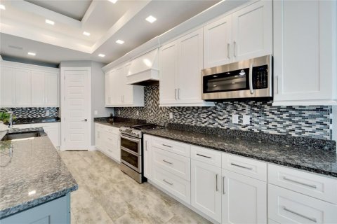 House in Apollo Beach, Florida 4 bedrooms, 198.81 sq.m. № 1339310 - photo 16