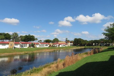 Condo in West Palm Beach, Florida, 2 bedrooms  № 1177122 - photo 1