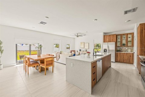 House in Mascotte, Florida 4 bedrooms, 185.62 sq.m. № 1869577 - photo 13