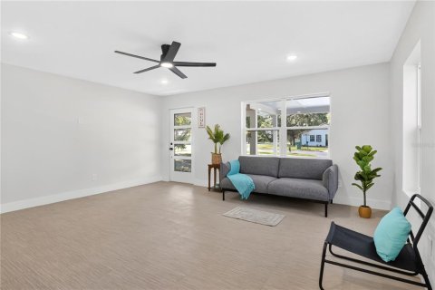 House in Winter Garden, Florida 2 bedrooms, 93.65 sq.m. № 2231652 - photo 8